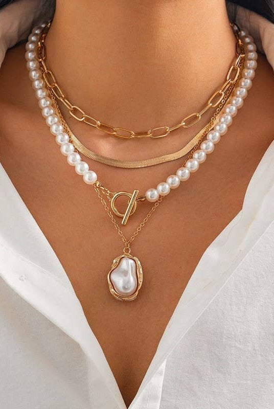 Gold Layered Pearl Necklace { product_type }}