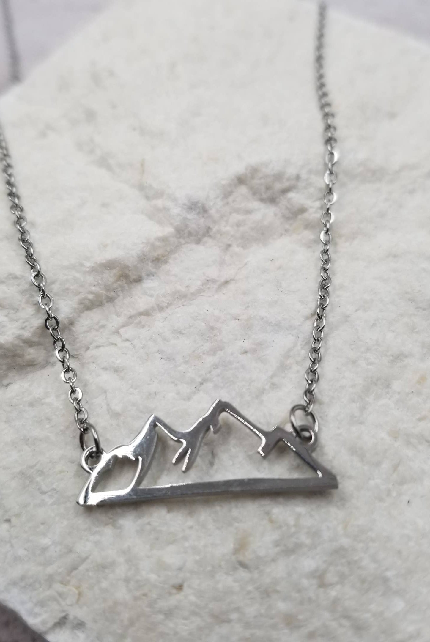 Mountain Cutout Necklace: Rose gold { product_type }}