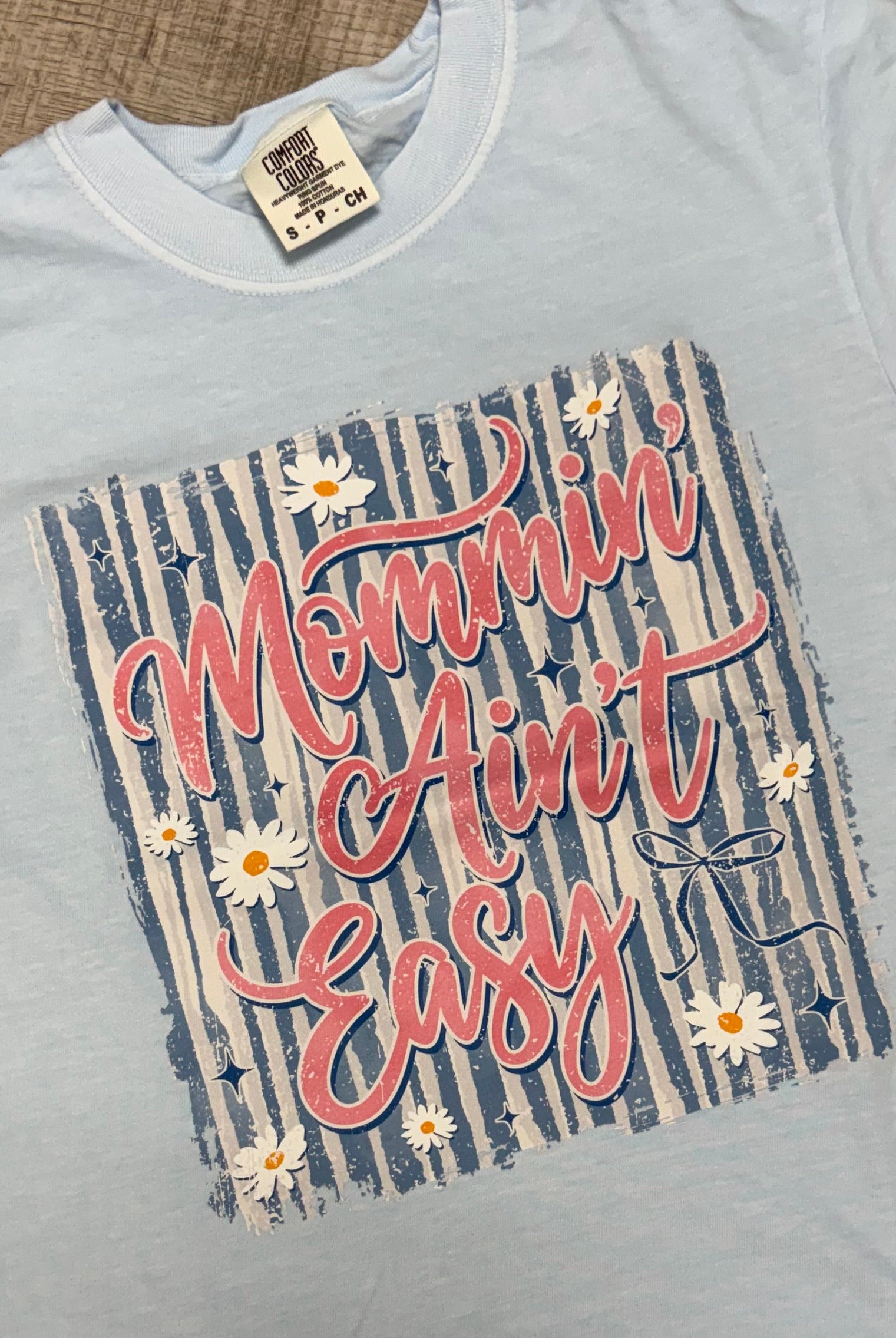 Mommin' Ain't Easy Graphic Tee-Graphic Tees-TB TEES-Three Birdies Boutique, Women's Fashion Boutique Located in Kearney, MO