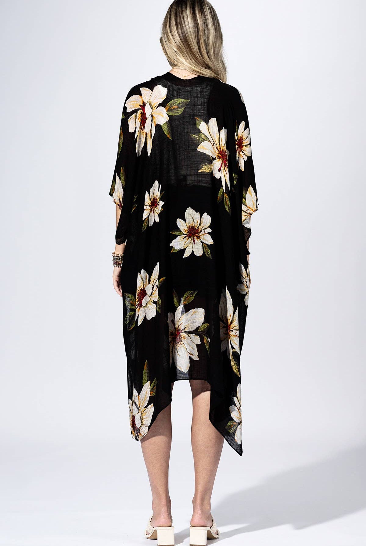 Black Flower Kimono { product_type }}