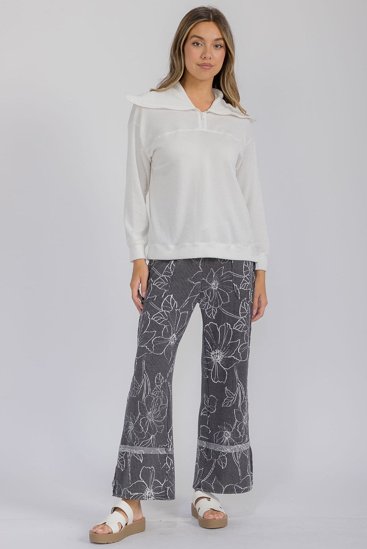 Flowy Floral Pants { product_type }}