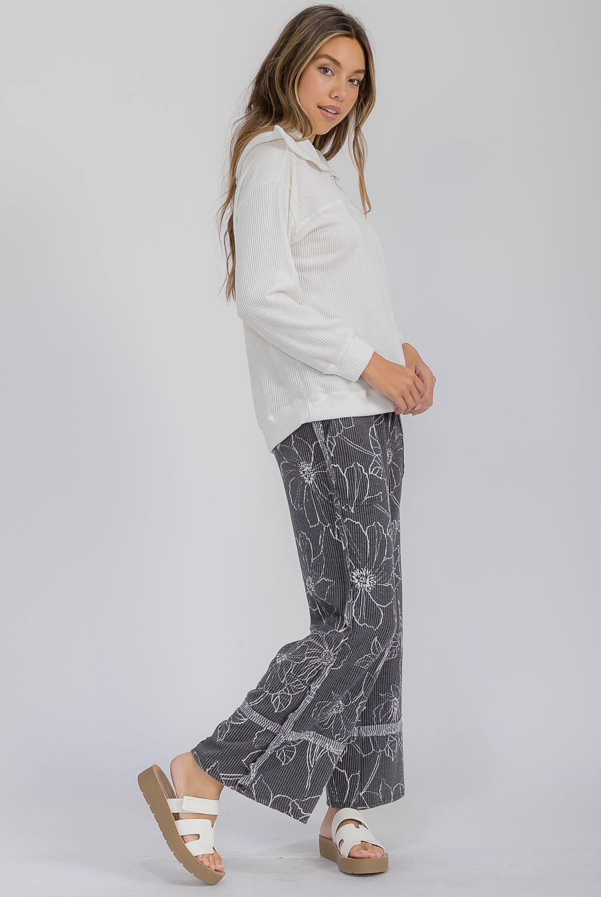 Flowy Floral Pants { product_type }}