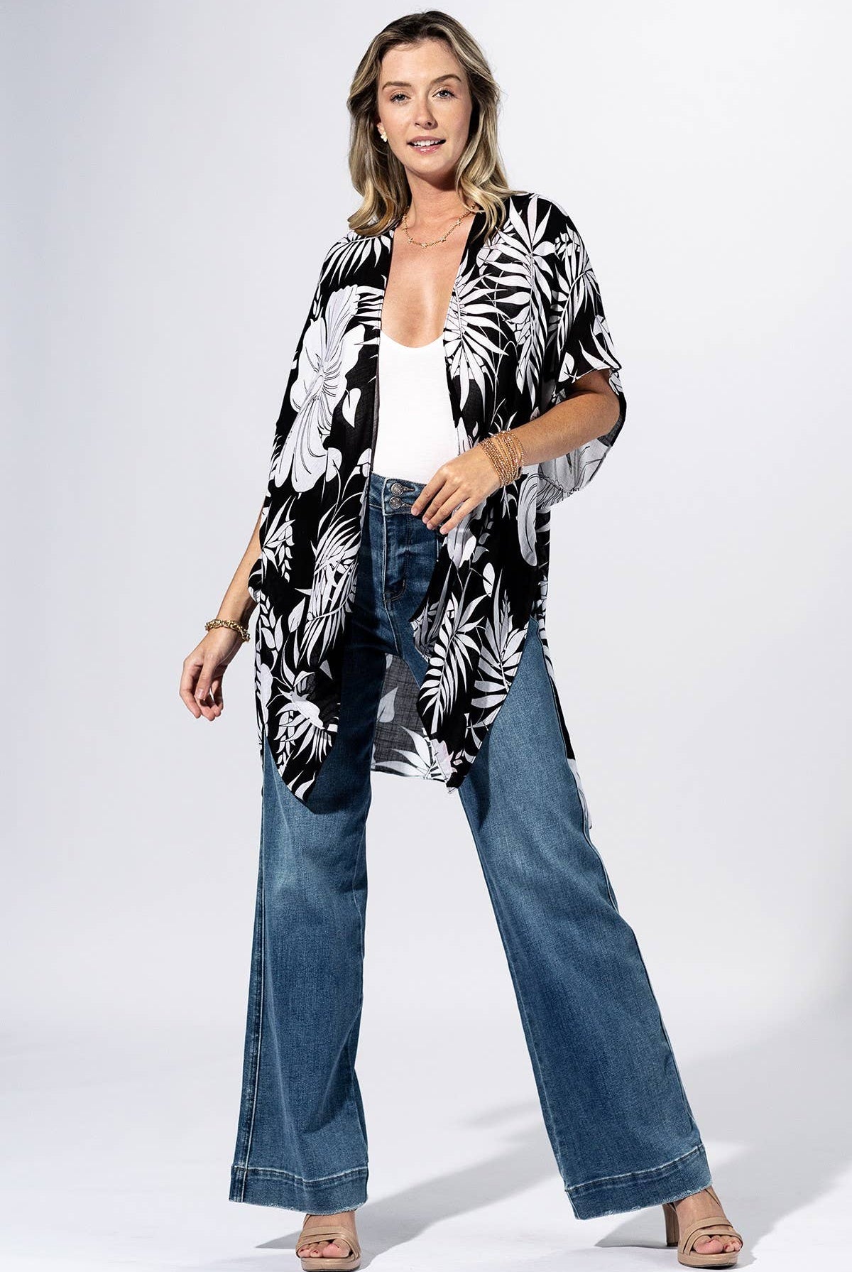 Onyx Tropical Leaf Kimono { product_type }}