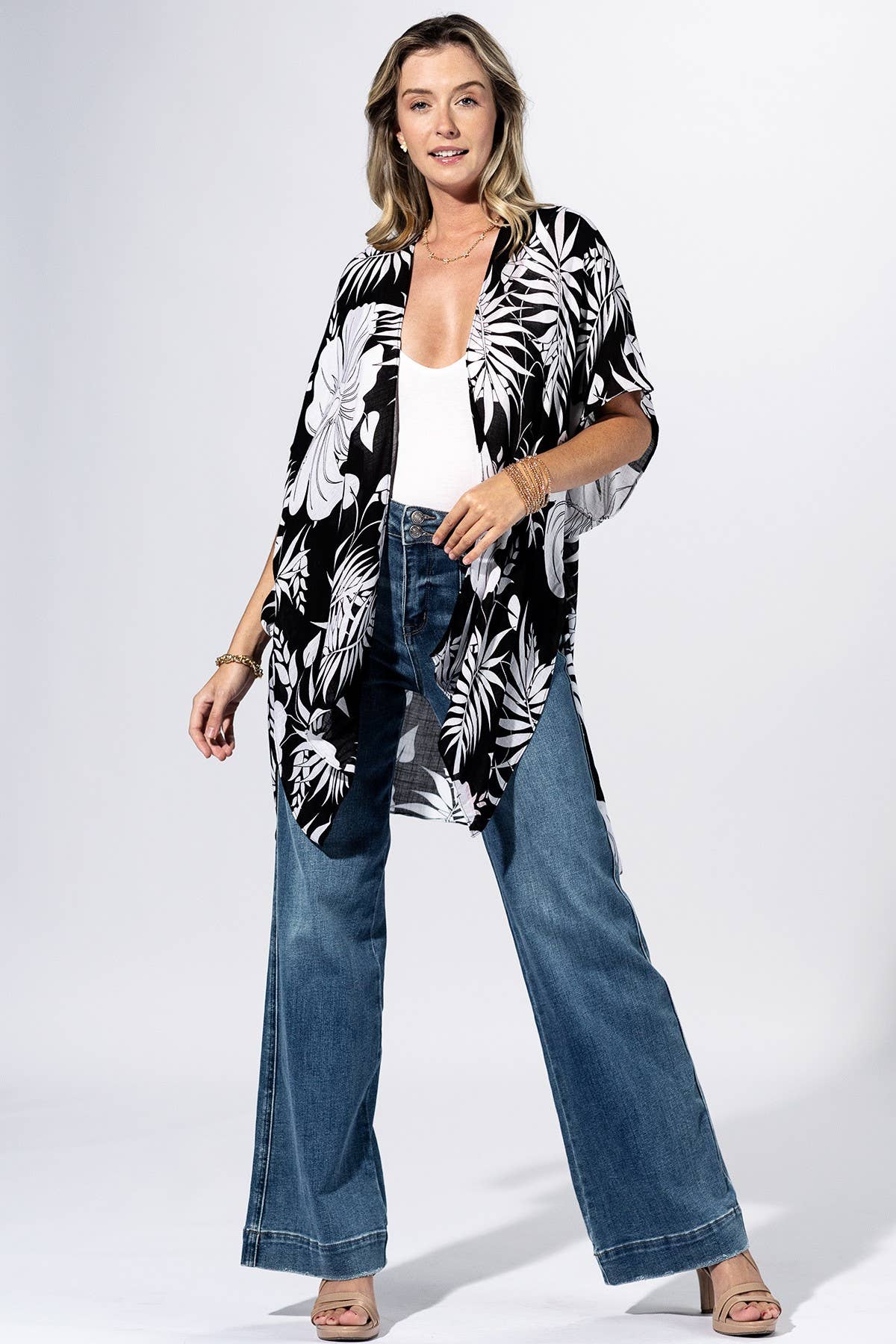 Onyx Tropical Leaf Kimono { product_type }}