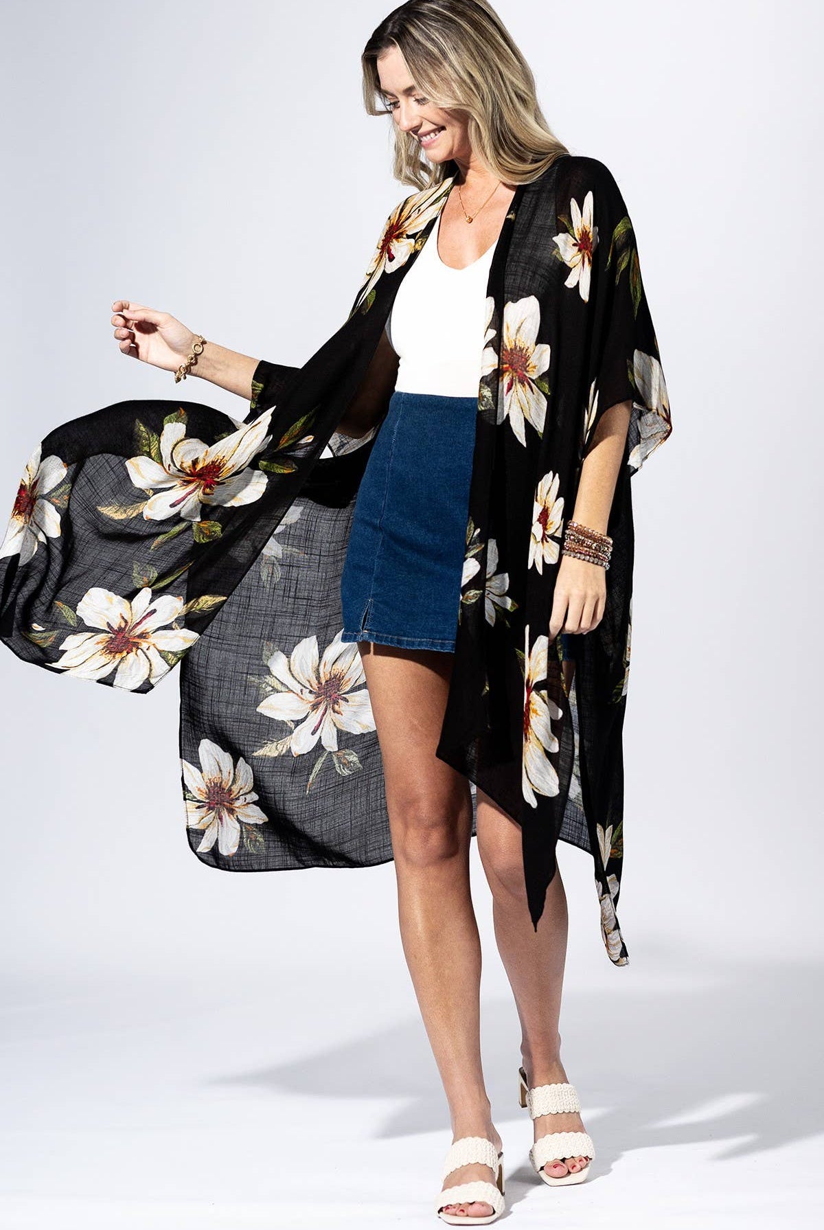Black Flower Kimono { product_type }}