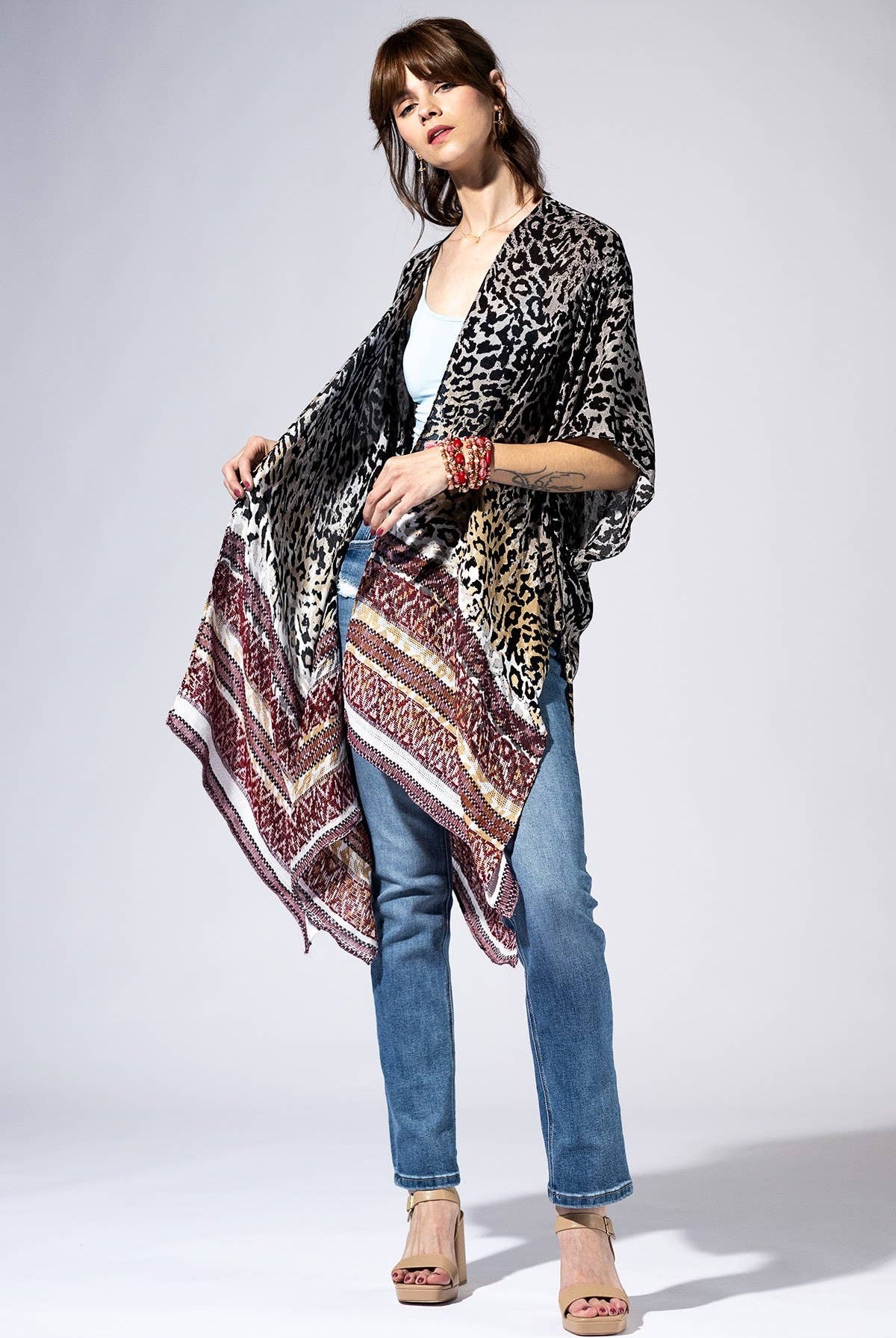 Carbon Leopard Border Kimono { product_type }}