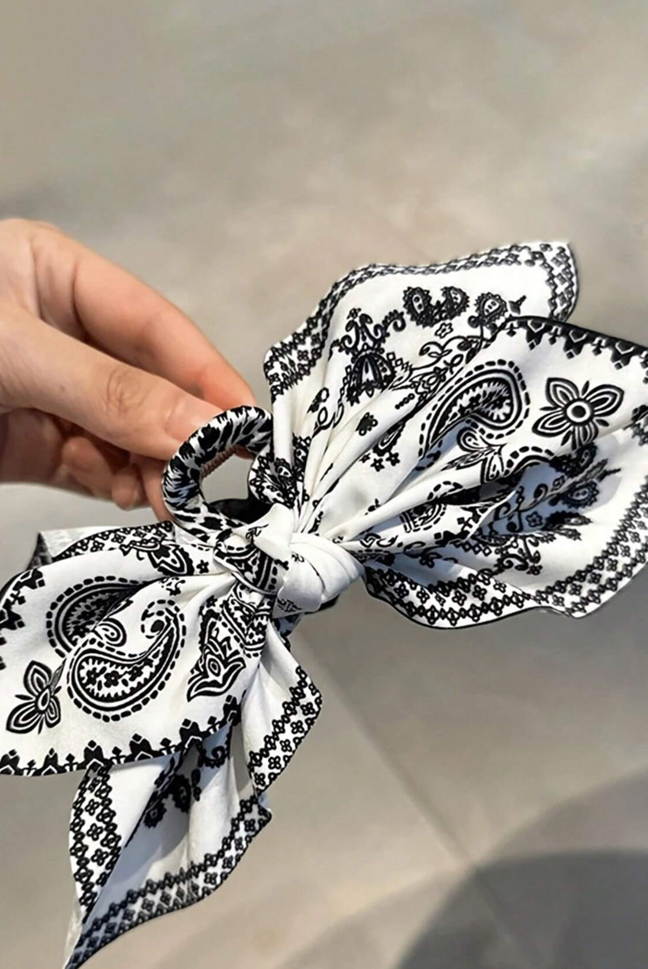 Black and White Bow Hair Clip { product_type }}