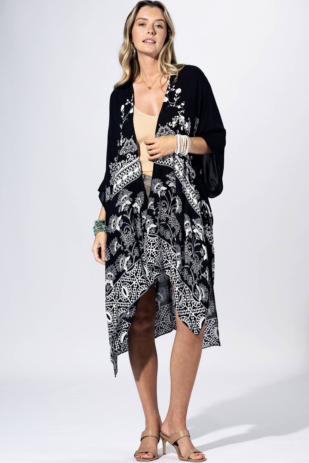 Noir Garden Kimono { product_type }}