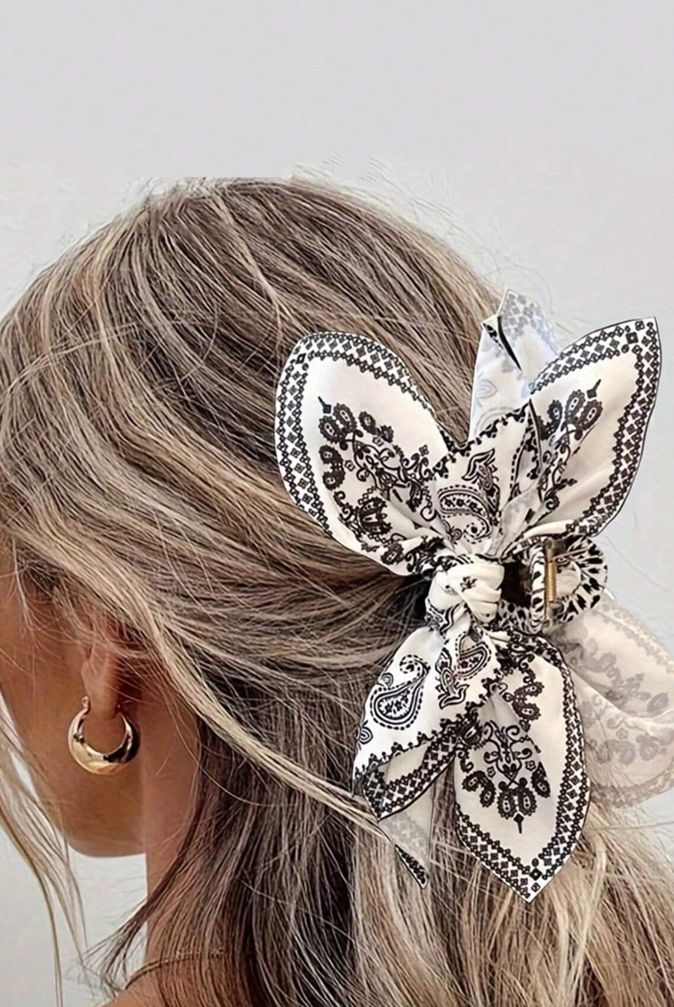 Black and White Bow Hair Clip { product_type }}
