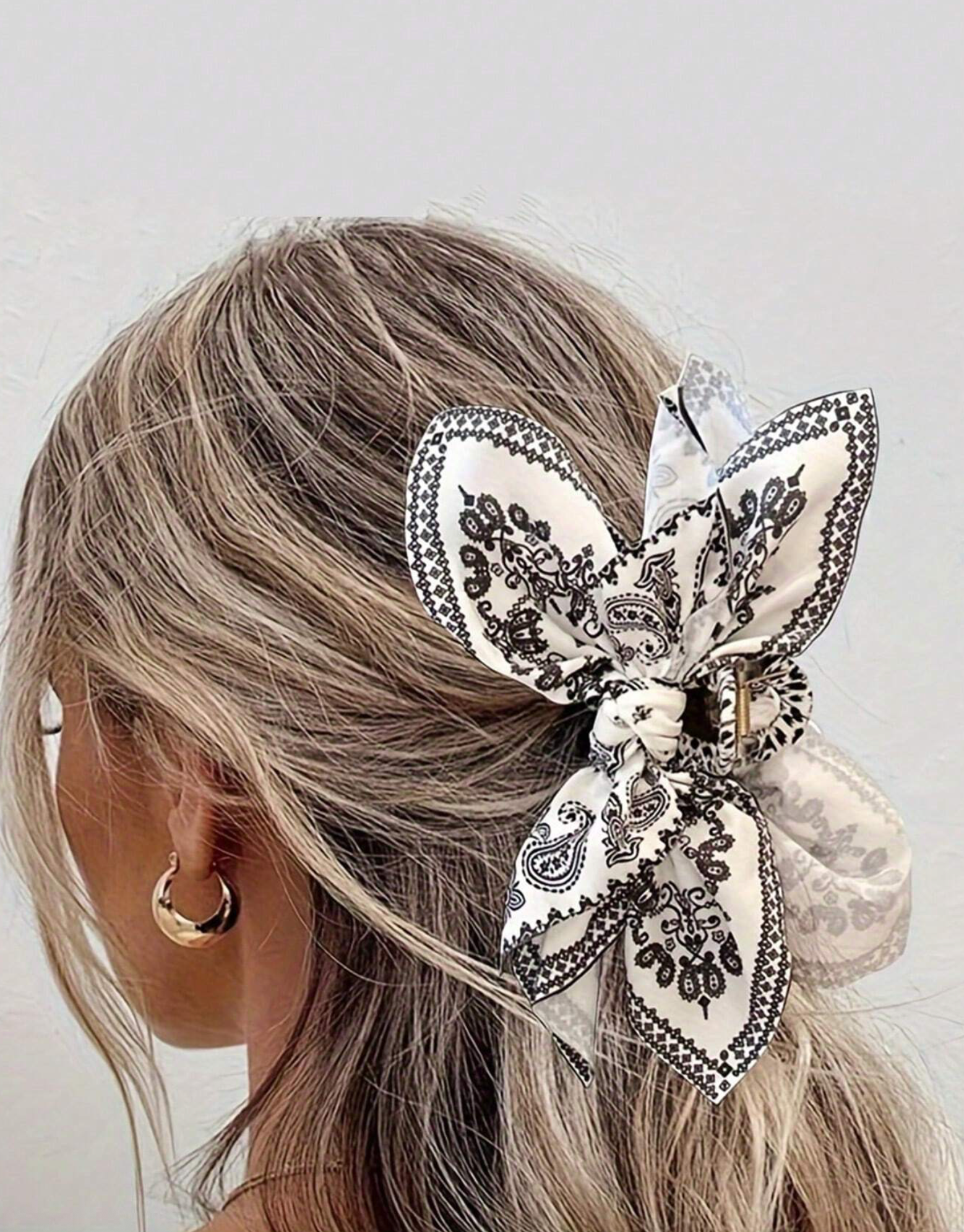 Black and White Bow Hair Clip { product_type }}