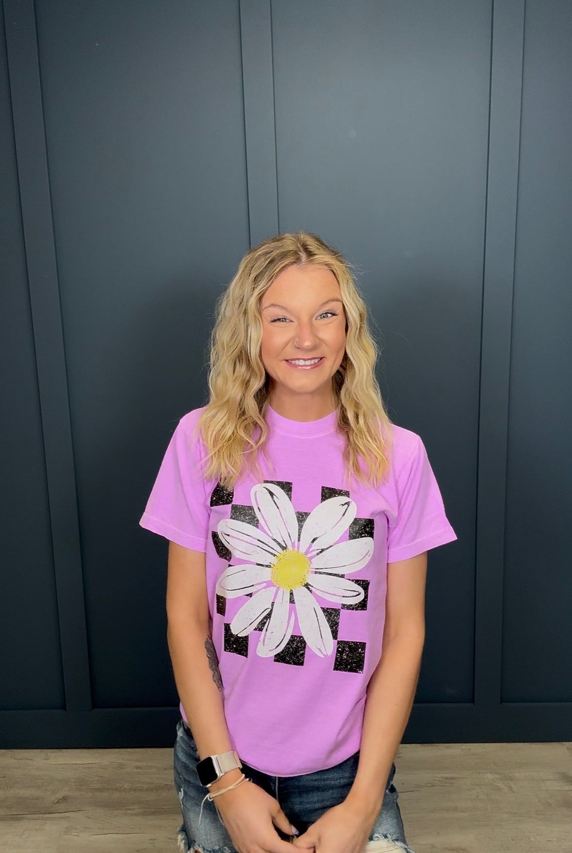 Checkered Daisy Tee { product_type }}