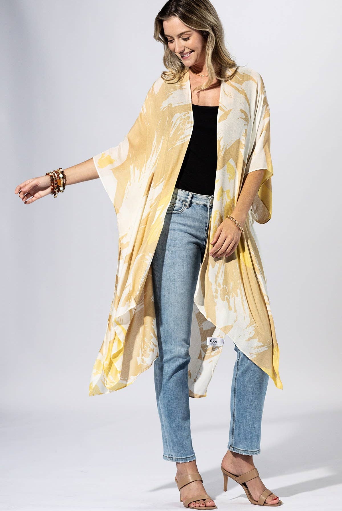 Brushstroke Floral Kimono { product_type }}