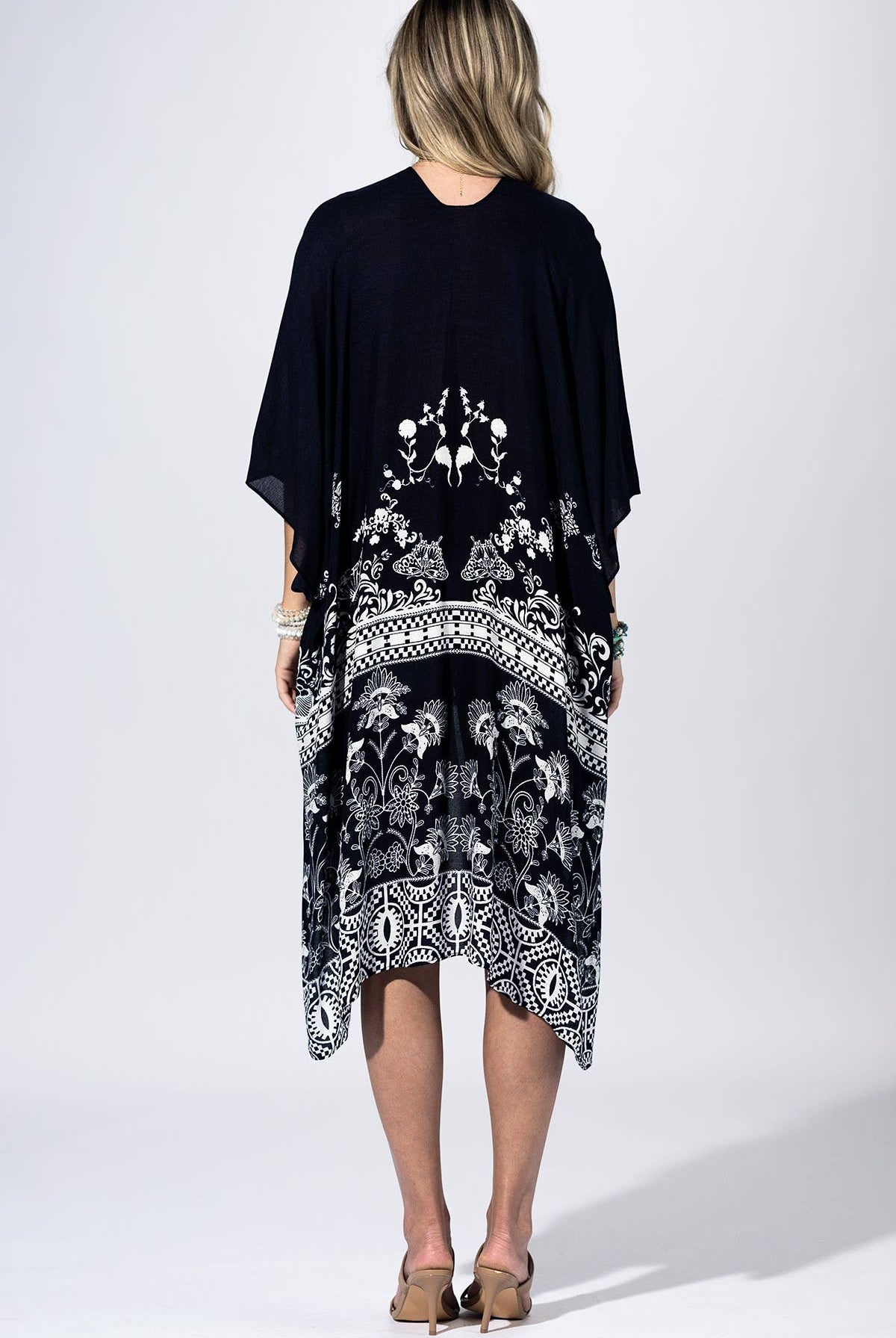 Noir Garden Kimono { product_type }}