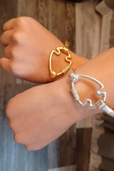 Beautiful Bling Arrowhead Cuff Bracelet : Yellow Gold { product_type }}