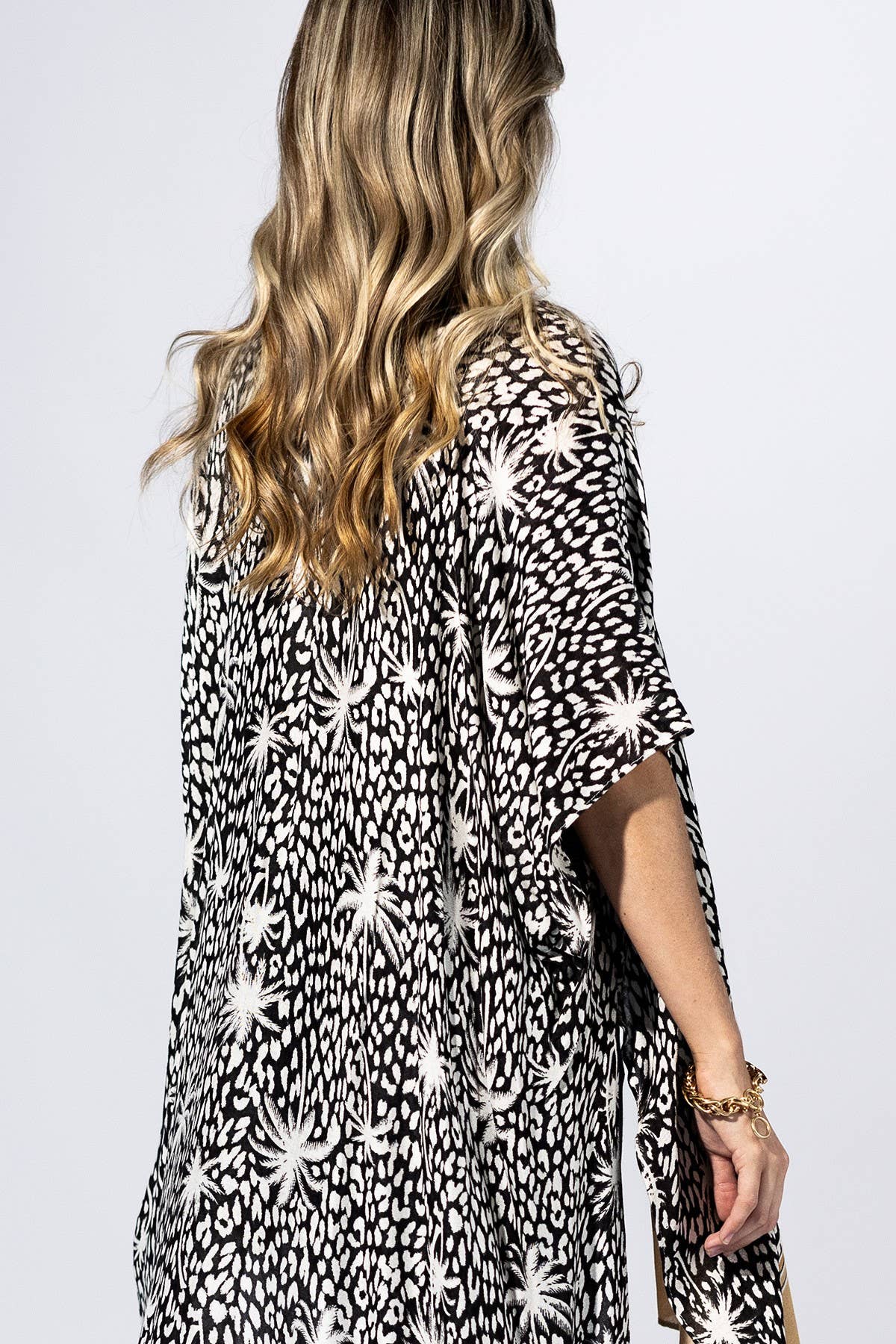 Sahara Nights Kimono { product_type }}
