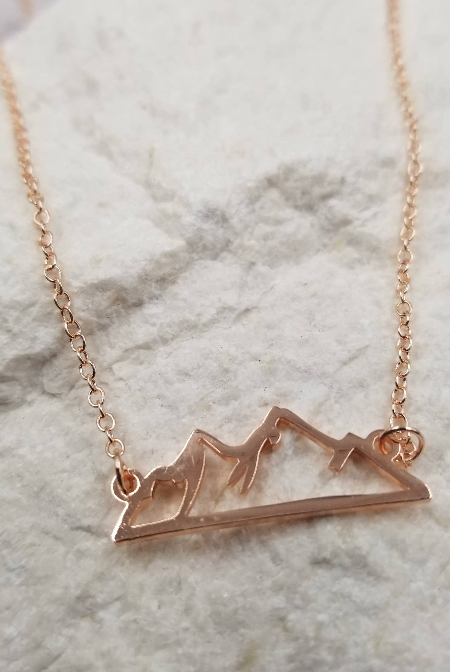 Mountain Cutout Necklace: Gold { product_type }}