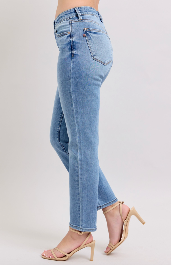 Judy Blue Vintage Wash Slim Fit MR { product_type }}