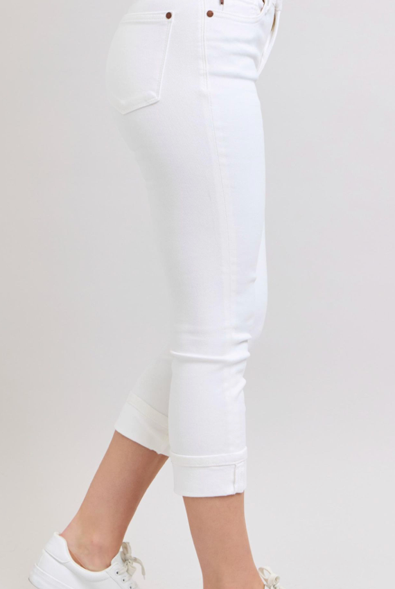 Judy Blue White Cuffed Capri { product_type }}