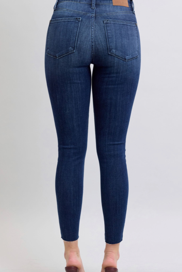 Judy Blue Dark Wash Skinny Jeans { product_type }}