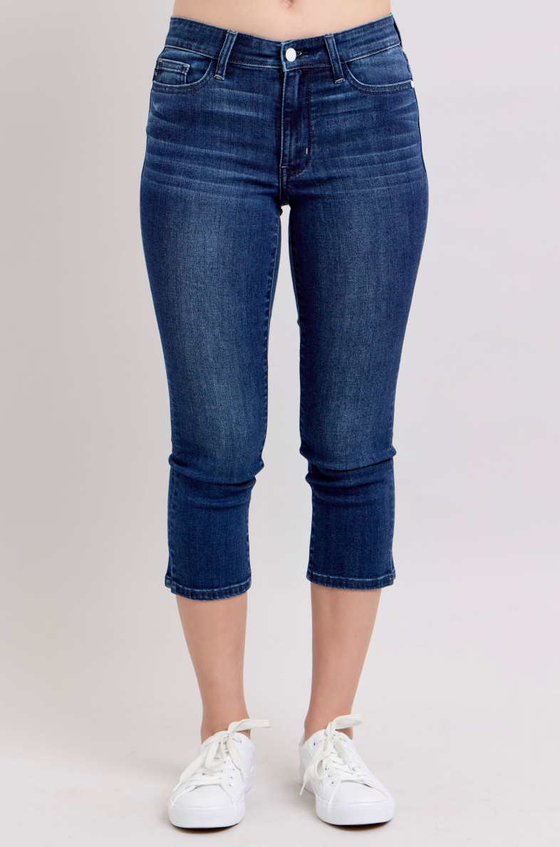 Judy Blue Dark Wash Capris { product_type }}