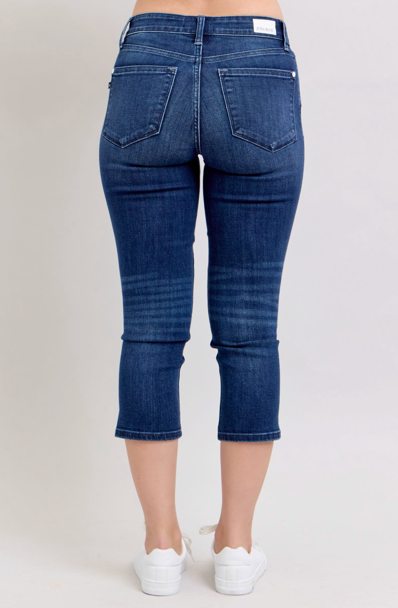 Judy Blue Dark Wash Capris { product_type }}