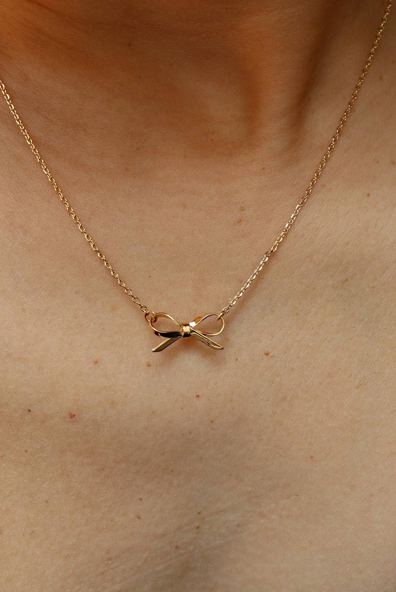 Gold Bow Necklace { product_type }}