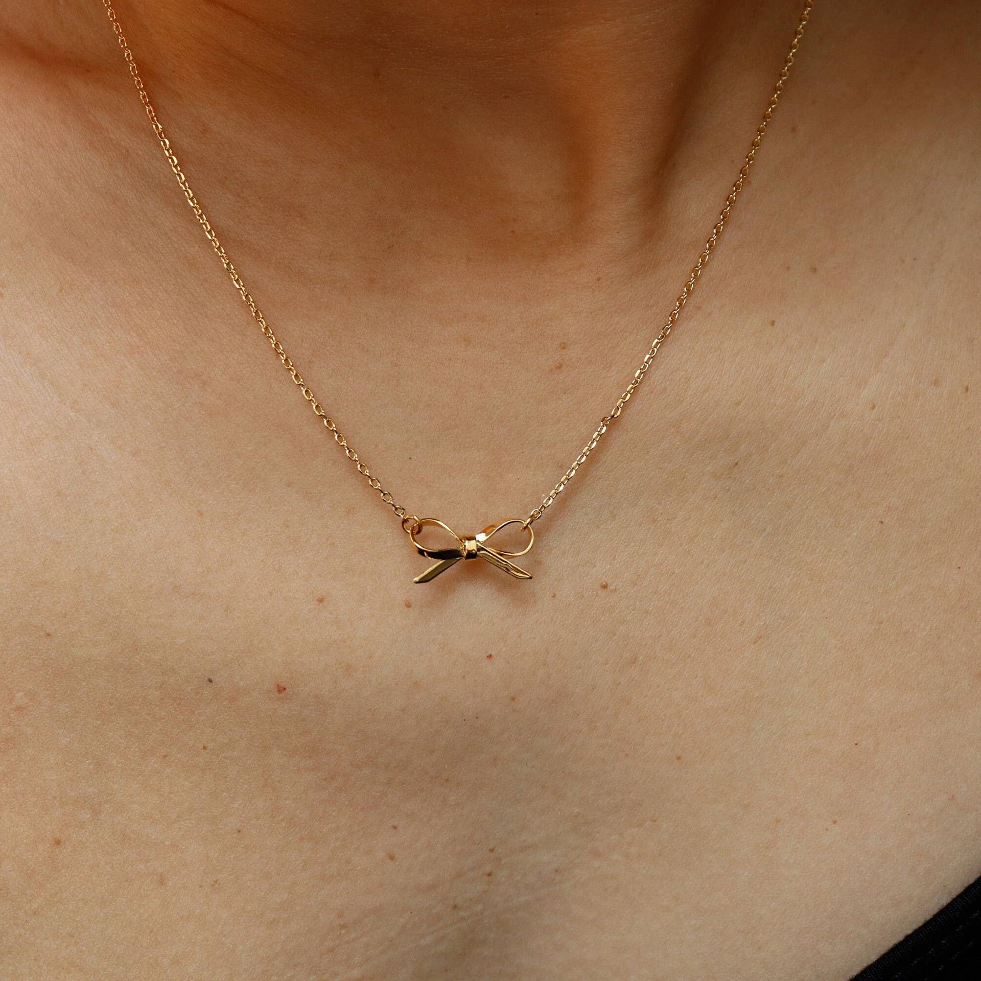 Gold Bow Necklace { product_type }}