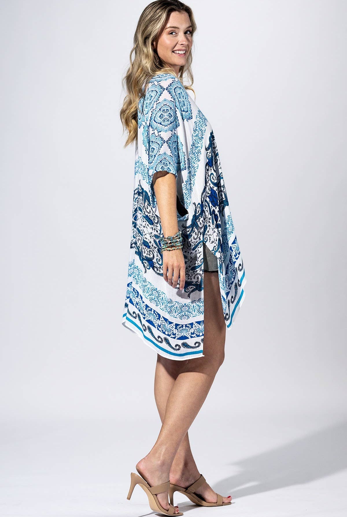Azure Medallion Border Kimono { product_type }}