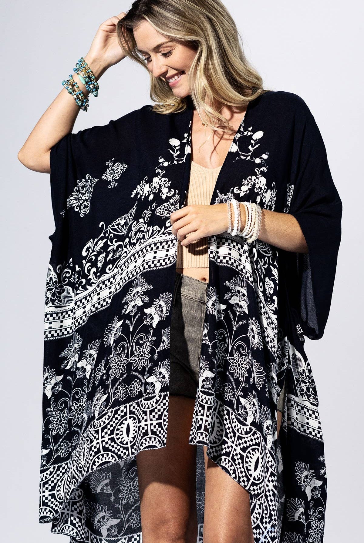 Noir Garden Kimono { product_type }}