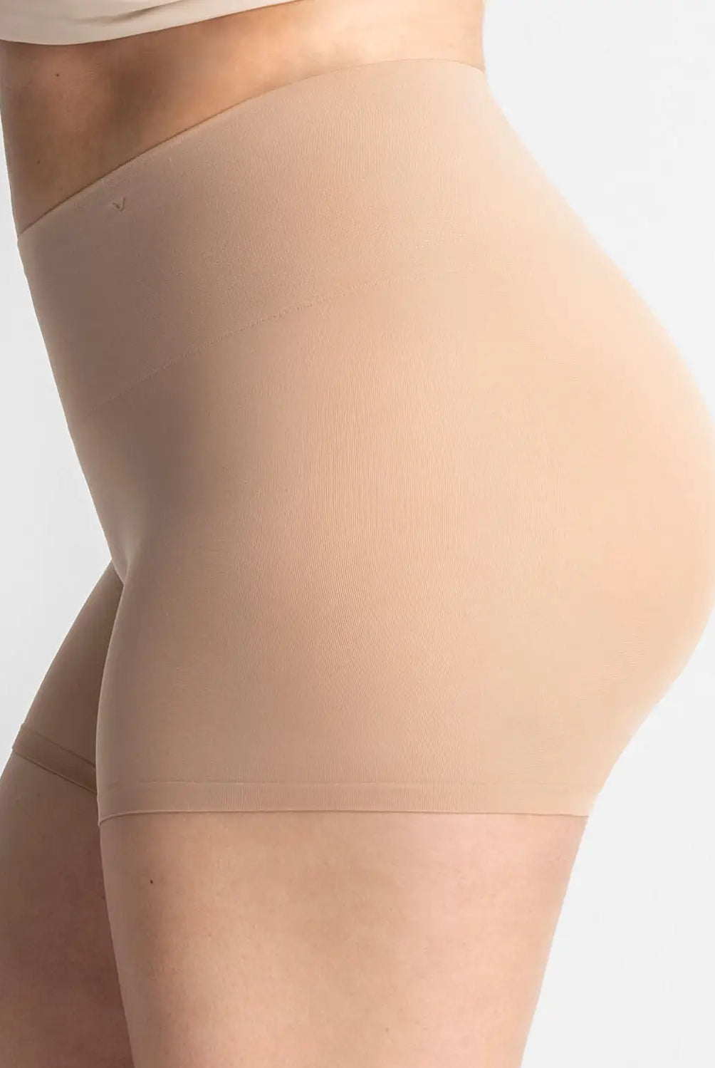 Ultralight Shaping Short - Seamless { product_type }}