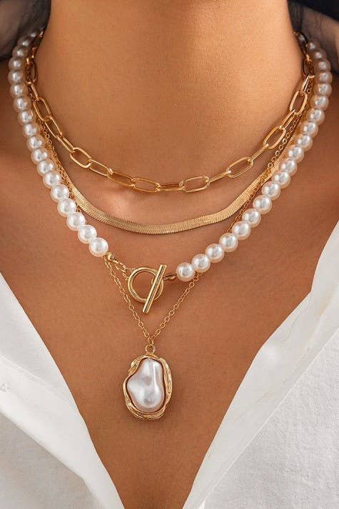 Gold Layered Pearl Necklace { product_type }}