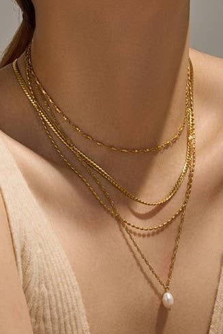 Gold Layer Necklace with Pearl { product_type }}