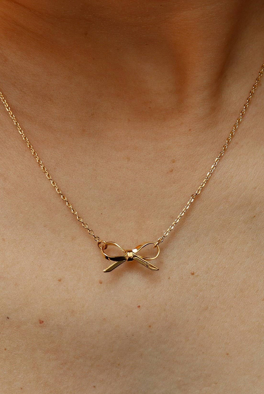 Gold Bow Necklace { product_type }}