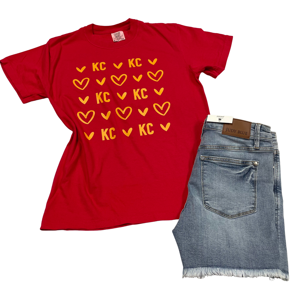 KC Hearts Graphic Tee-Graphic Tees-Tres Birdos Graphic Tees-Three Birdies Boutique, Women's Fashion Boutique Located in Kearney, MO