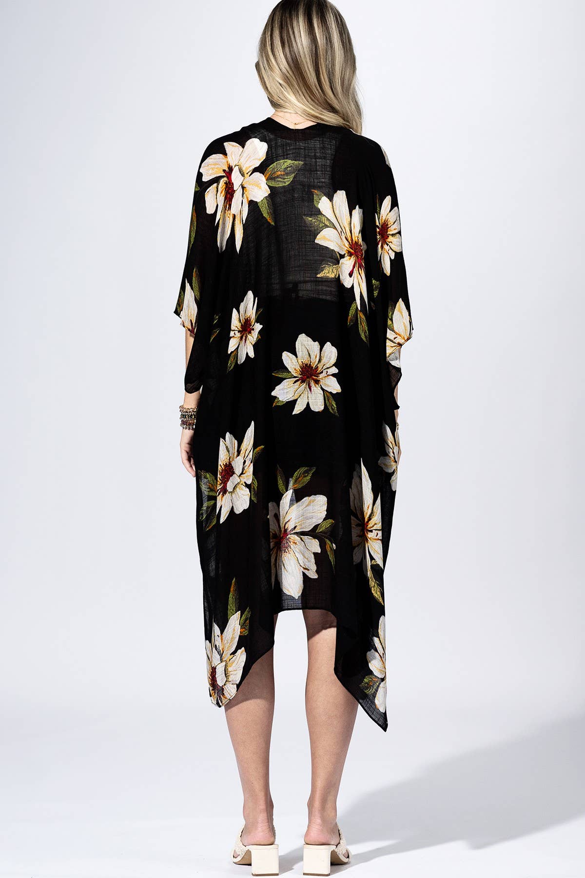 Black Flower Kimono { product_type }}