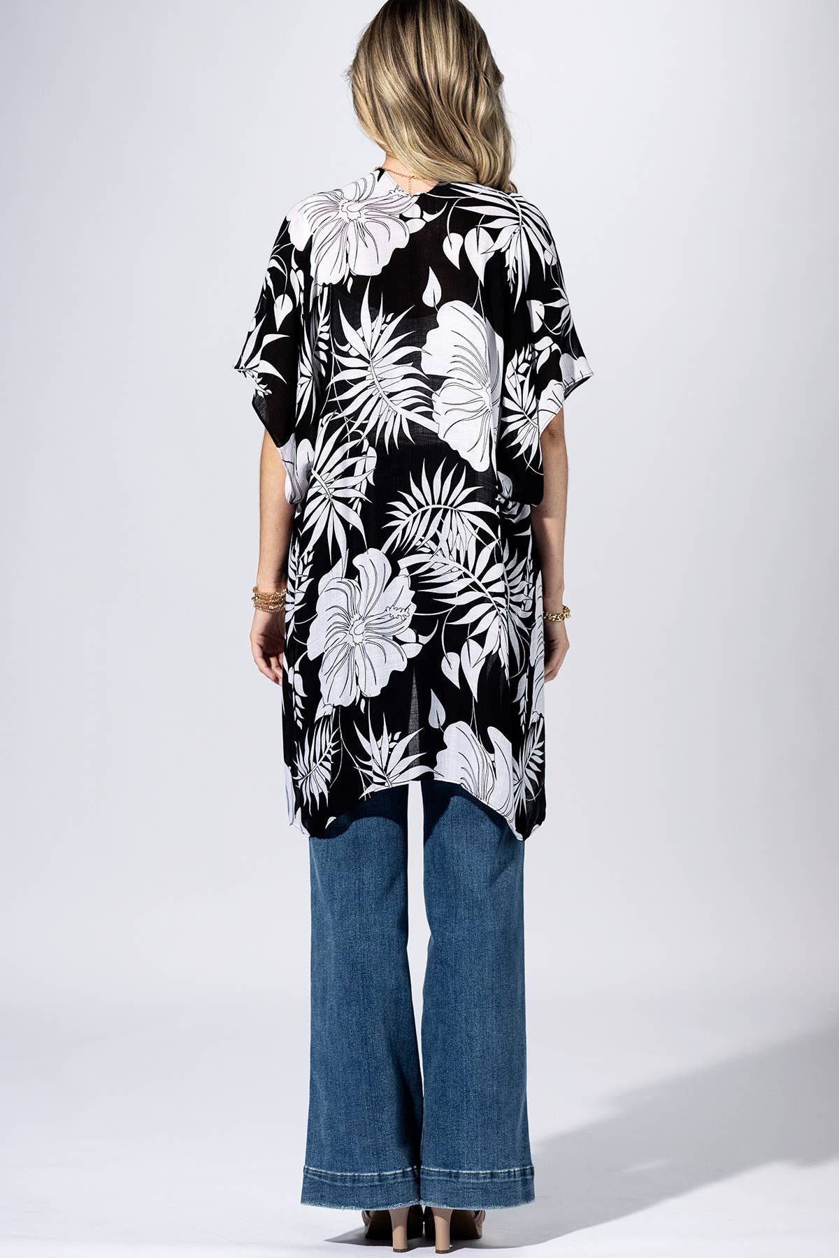 Onyx Tropical Leaf Kimono { product_type }}