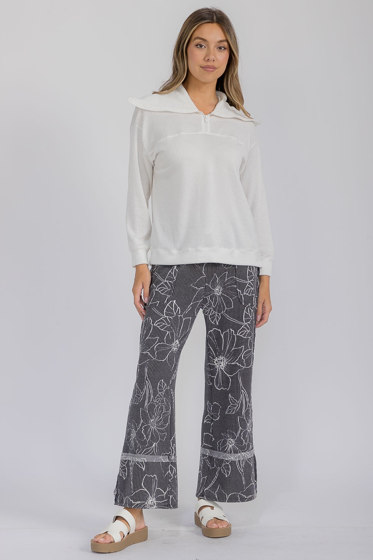Flowy Floral Pants { product_type }}