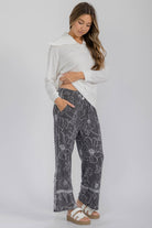 Flowy Floral Pants { product_type }}