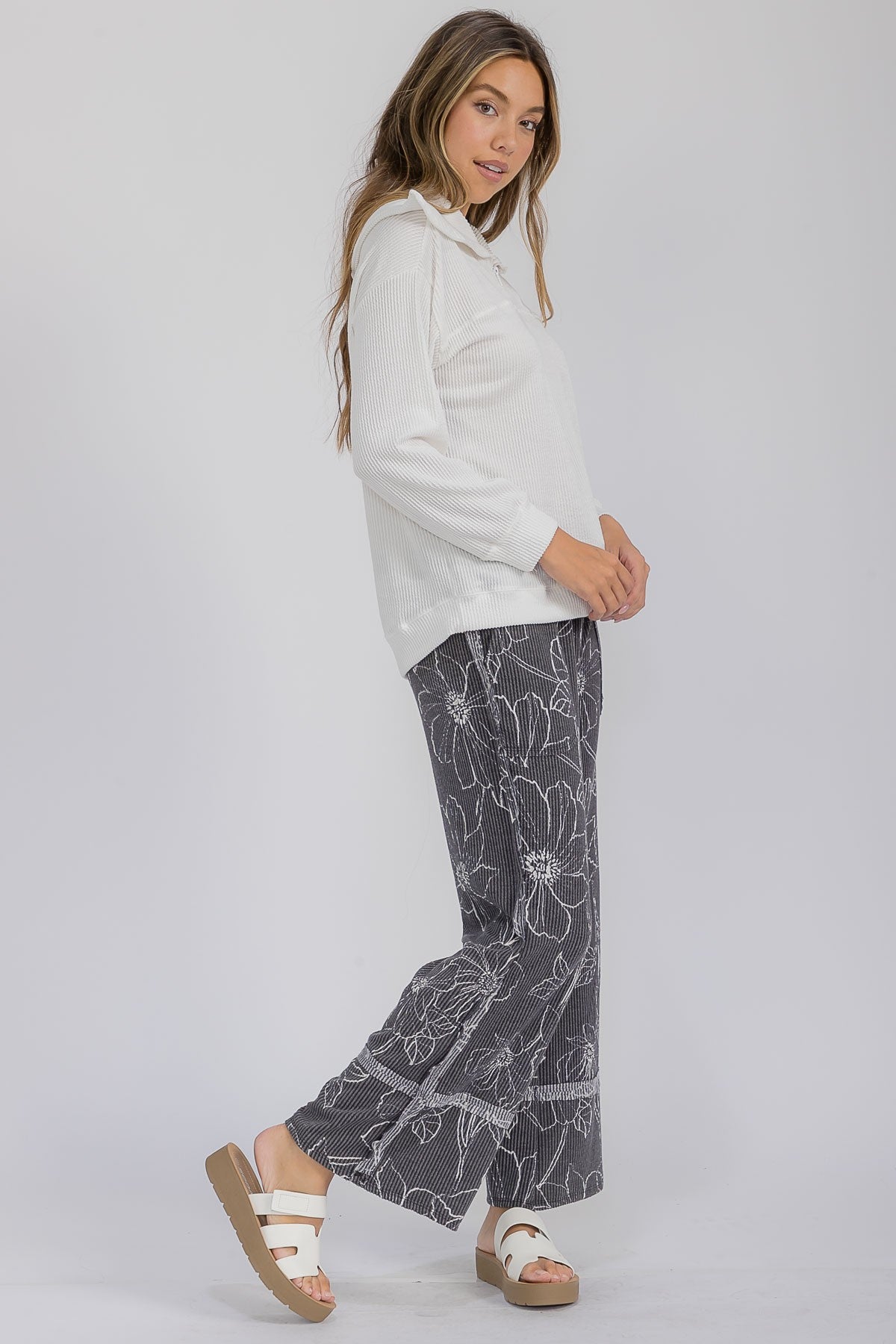 Flowy Floral Pants { product_type }}