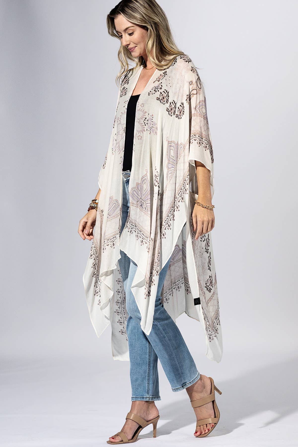Frost White Paisley Border Kimono { product_type }}