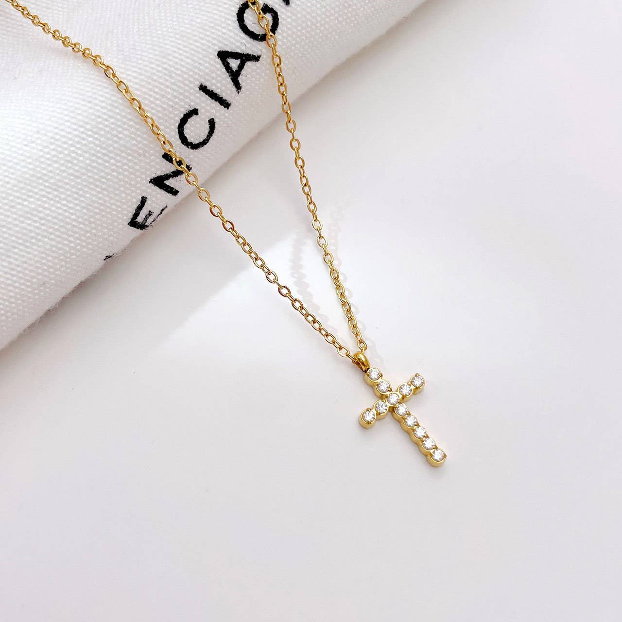 Cross Necklace Gold { product_type }}
