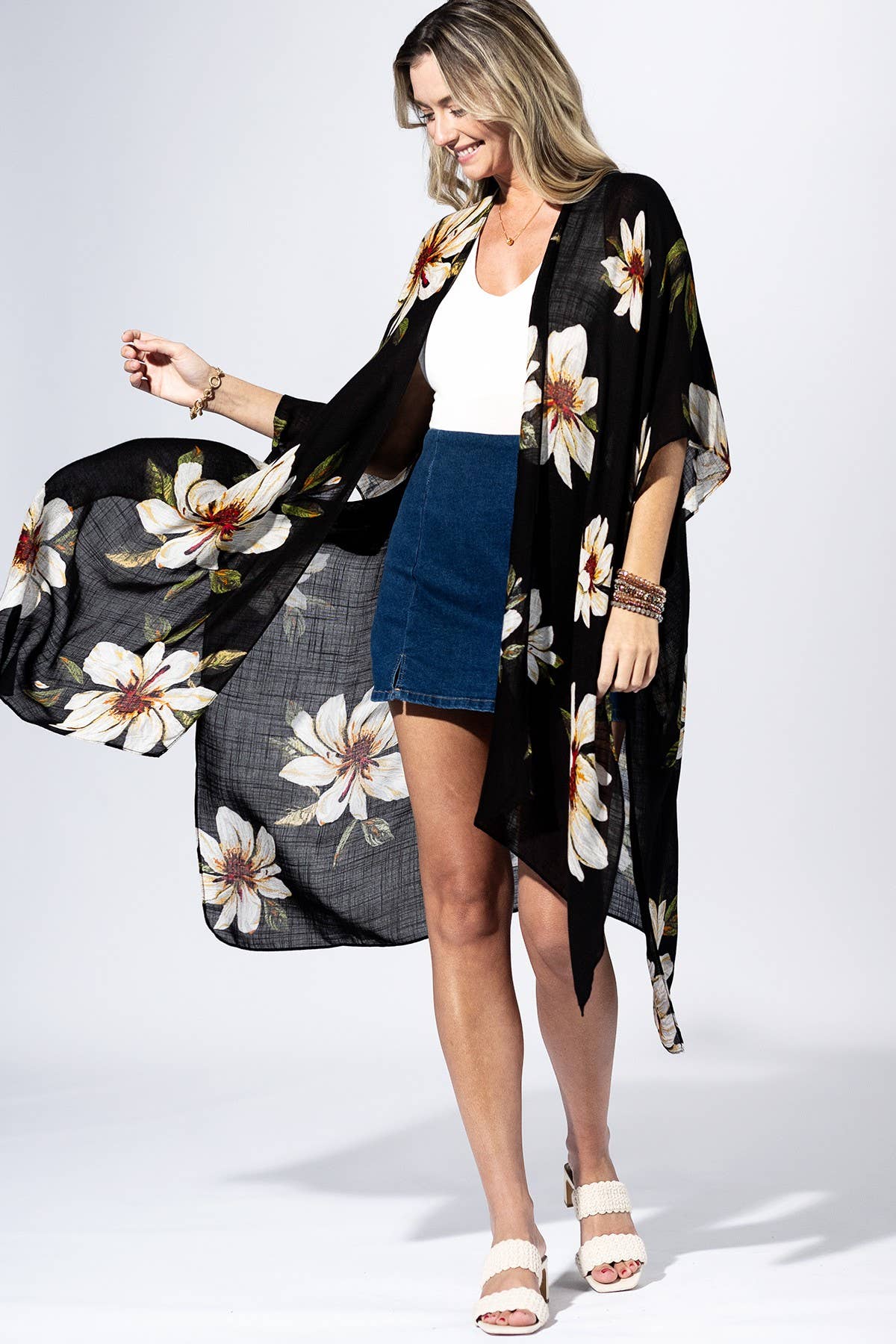 Black Flower Kimono { product_type }}