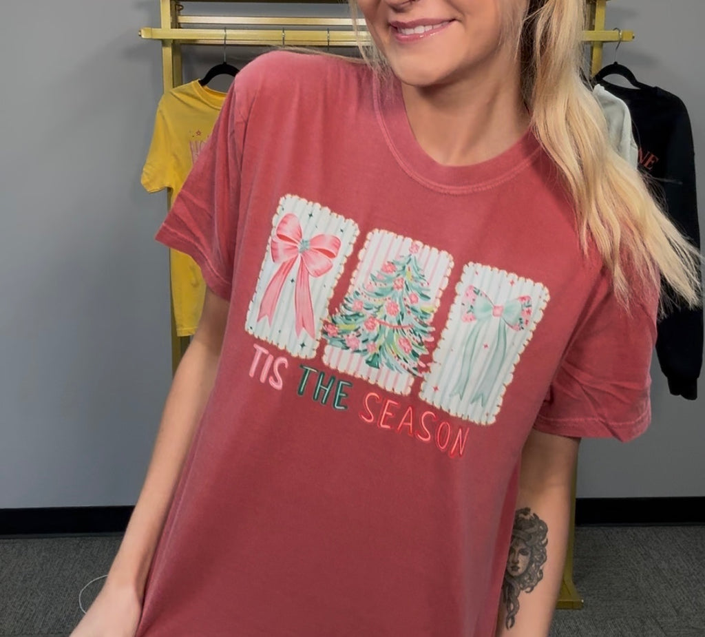 Tis the Season Tee-Graphic Tees-Tres Birdos Graphic Tees-Three Birdies Boutique, Women's Fashion Boutique Located in Kearney, MO