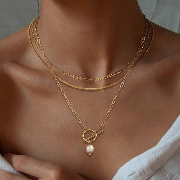 Layered Gold Necklace with Pearl Pendant { product_type }}