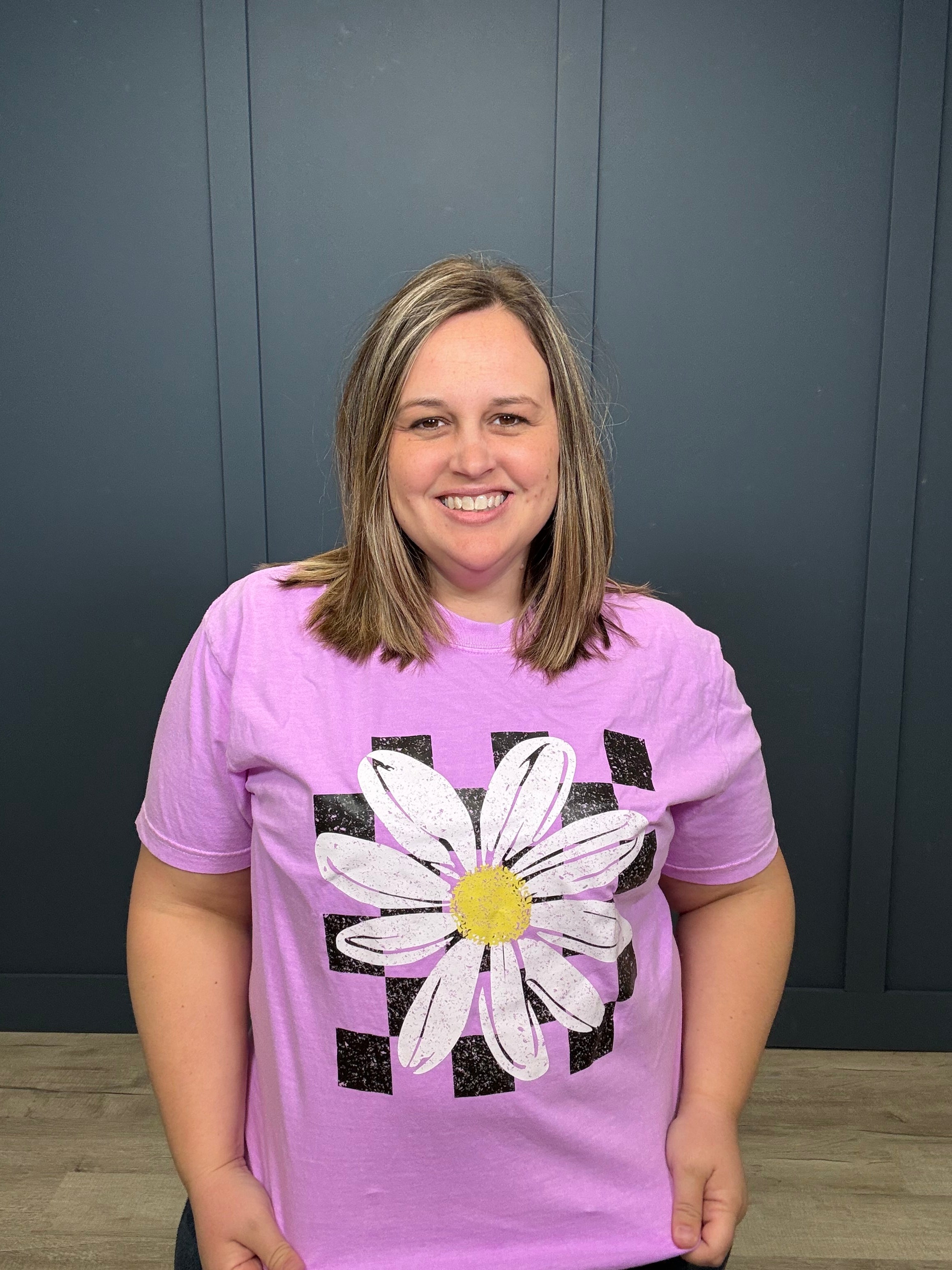 Daisy tee-Graphic Tees-Tres Birdos Graphic Tees-Three Birdies Boutique, Women's Fashion Boutique Located in Kearney, MO