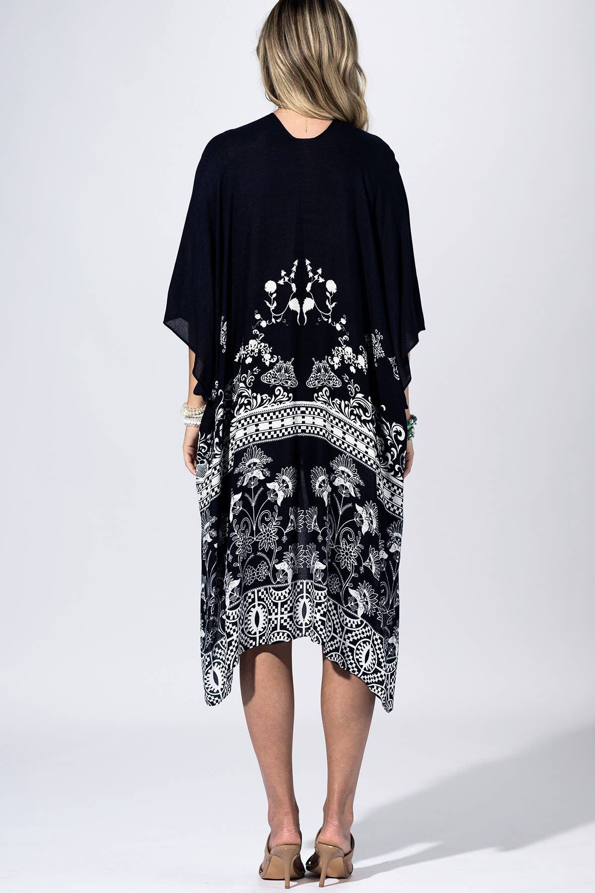Noir Garden Kimono { product_type }}