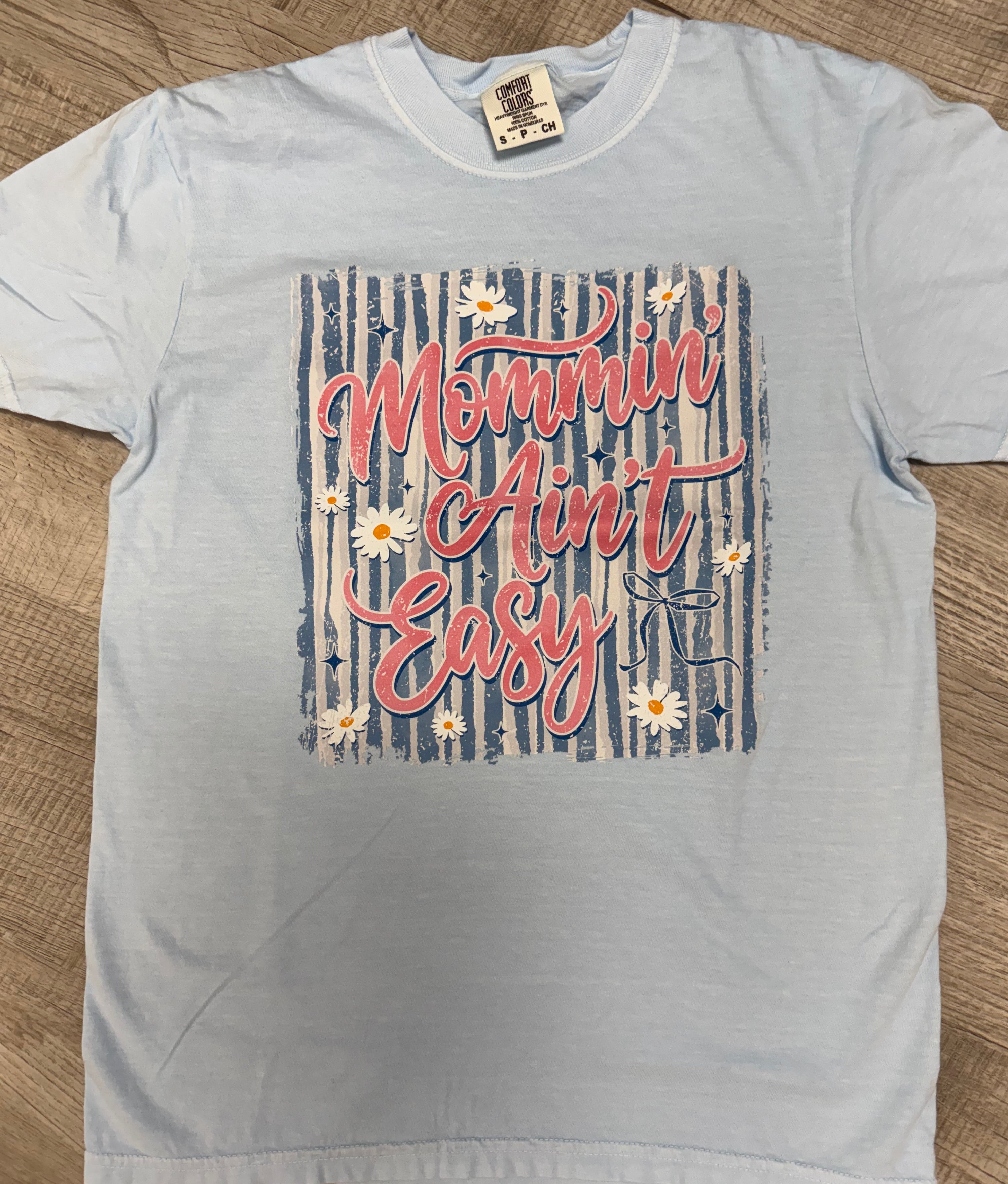 Mommin' Ain't Easy Graphic Tee-Graphic Tees-TB TEES-Three Birdies Boutique, Women's Fashion Boutique Located in Kearney, MO