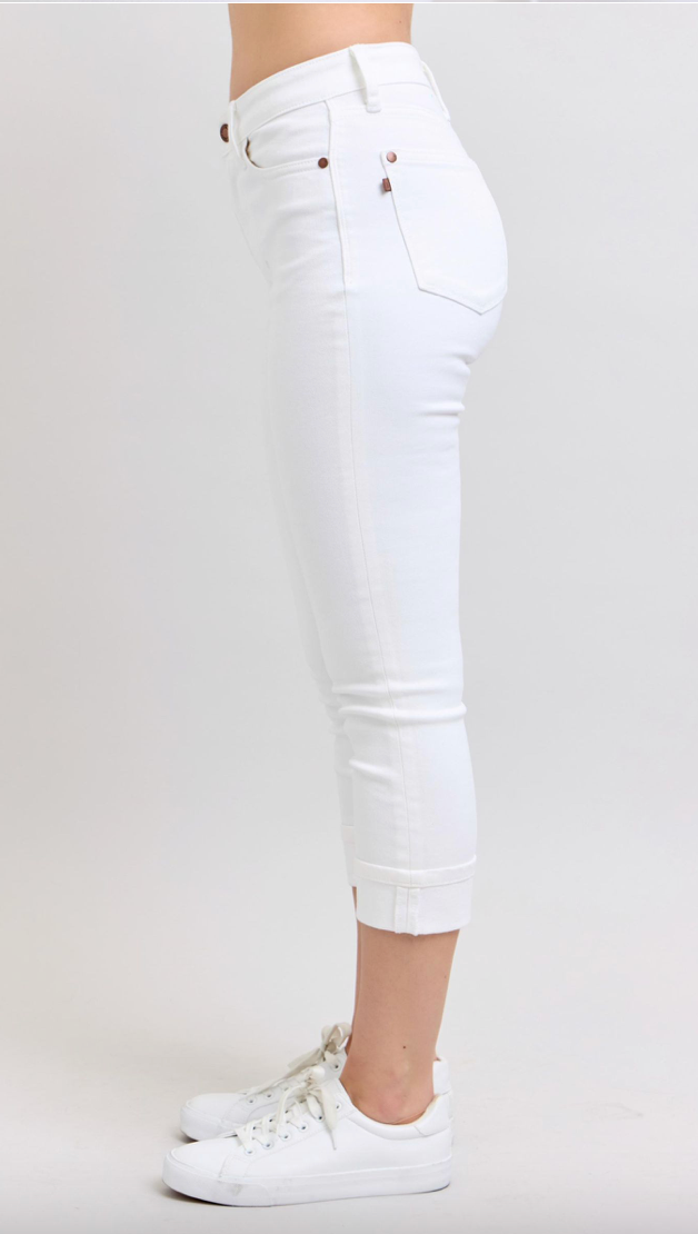 Judy Blue White Cuffed Capri { product_type }}