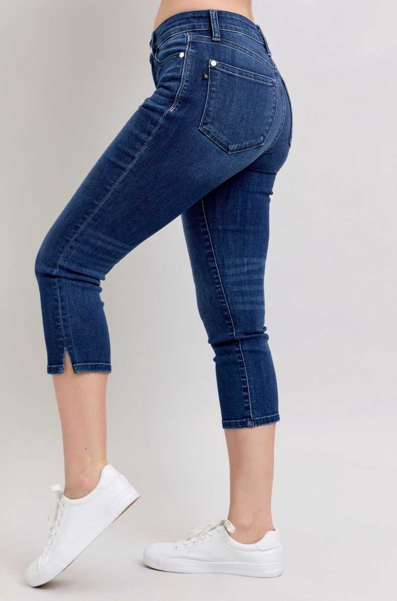 Judy Blue Dark Wash Capris { product_type }}