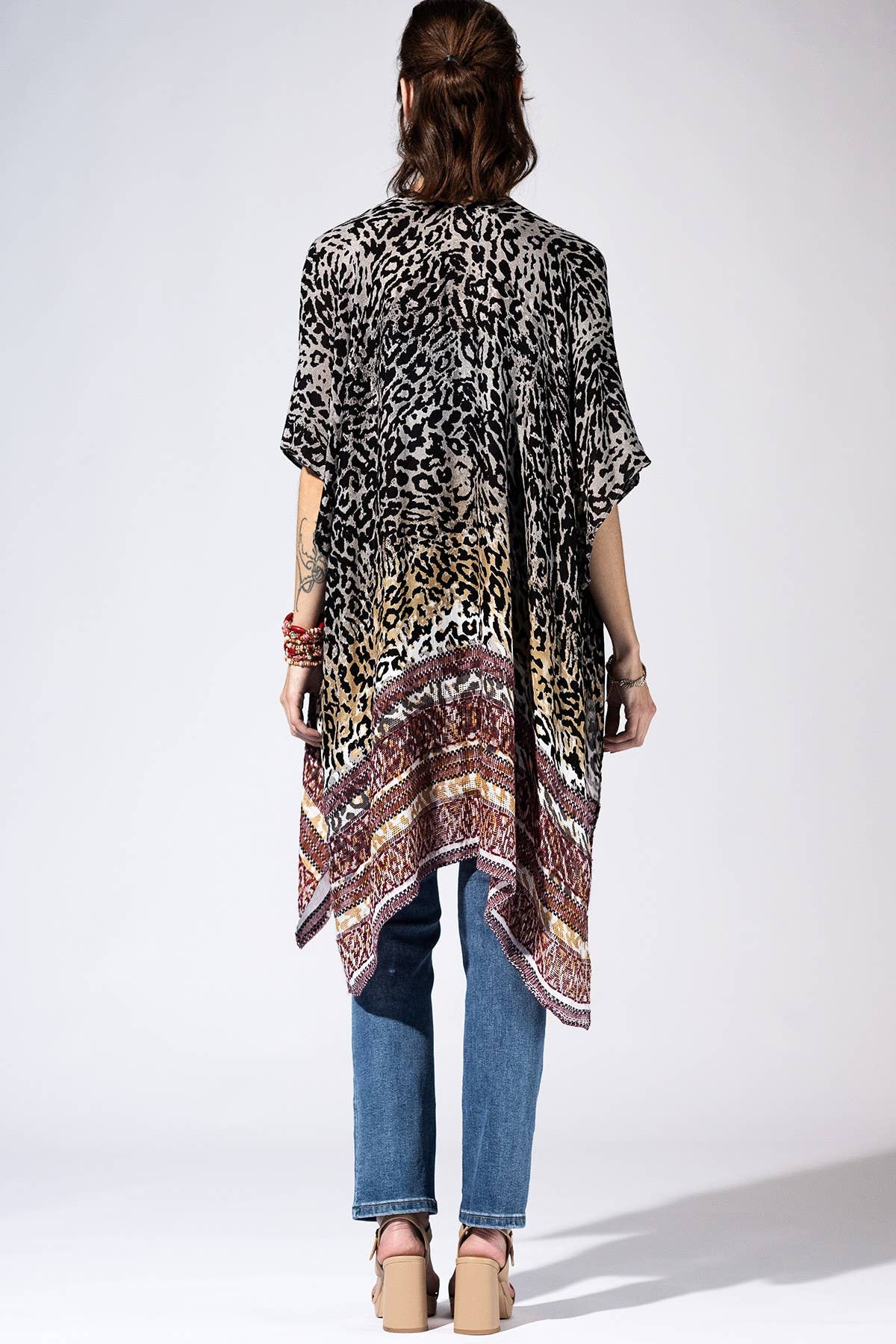 Carbon Leopard Border Kimono { product_type }}